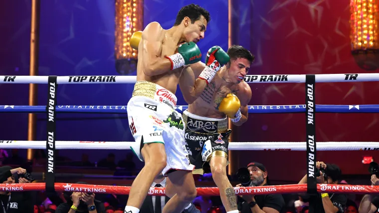 Rafael Espinoza attacks Sergio Chirino in world title bout