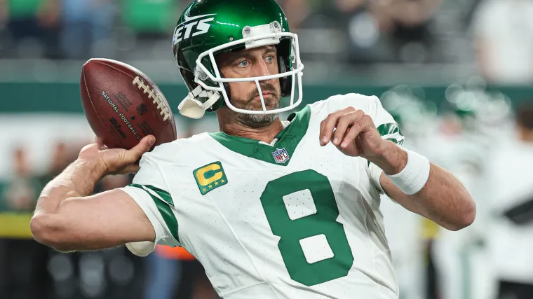 Aaron Rodgers warmup toss