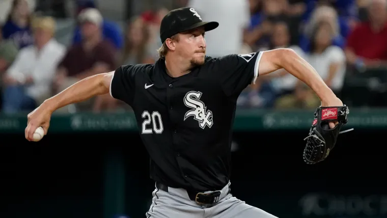 Jul 22, 2024; Arlington, Texas, USA; Chicago White Sox starting pitcher Erick Fedde (20) throws to the plate during the first inning against the Texas Rangers at Globe Life Field. Mandatory Credit: Raymond Carlin III-USA TODAY Sports