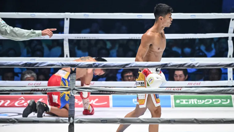 Junto Nakatani KOs Astrolavio in the 1st round.