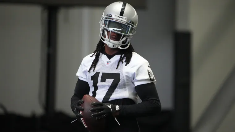 Is Davante Adams playing in Week 4? Latest injury update on Raiders WR image