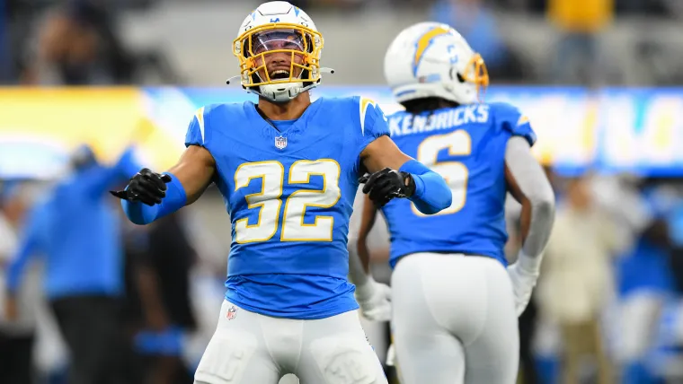 Alohi Gilman (32) celebrates against the Chicago Bears