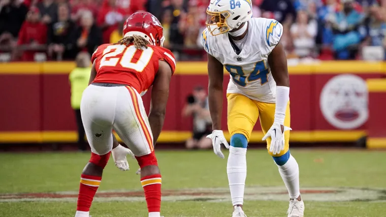 Los Angeles Chargers tight end Stone Smartt (84) lines up across from Kansas City Chiefs safety Justin Reid (20)