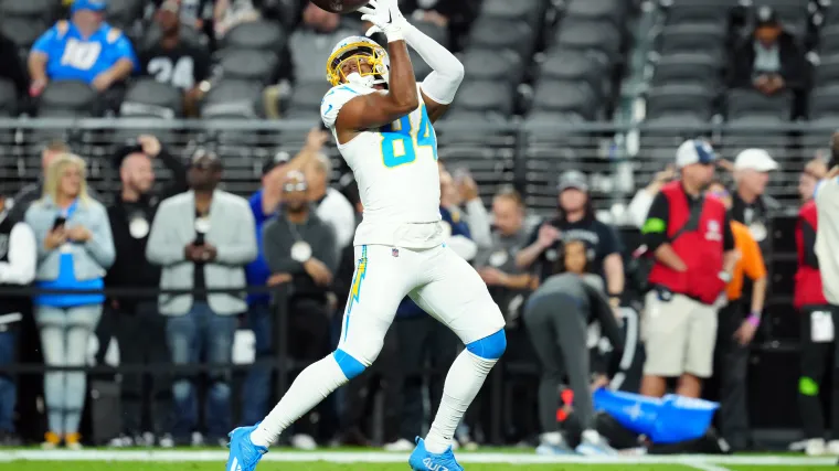 Chargers tight end Stone Smartt (84) warms up before the game