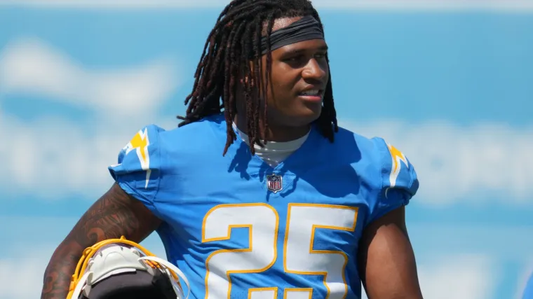 Los Angeles Chargers linebacker Junior Colson (25)