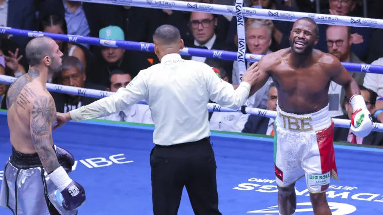 Floyd Mayweather fires referee mid-fight