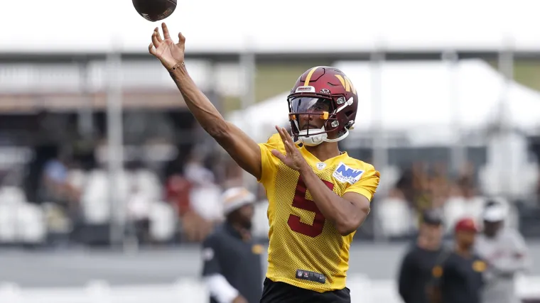 Jayden Daniels throws at practice