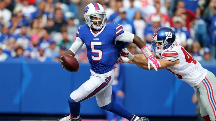 Tyrod Taylor drops backs for Bills