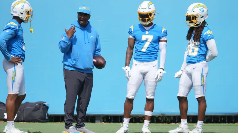 Los Angeles Chargers linebackers coach Navorro Bowman (second from left) talks with safety Derwin James Jr. (3), cornerback Kristian Fulton (7) and cornerback Ja'Sir Taylor (36)