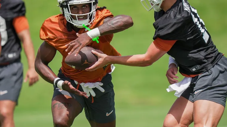 Texas running back CJ Baxter