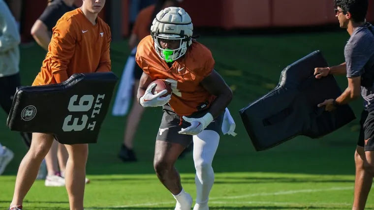 Texas running back CJ Baxter