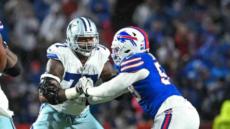 Tyron Smith blocks DE