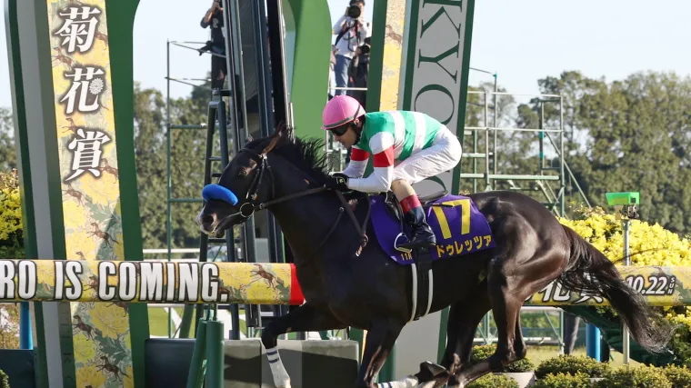 Japan Horse Racing Kikkasho 102223 第84回菊花賞で優勝したクリストフ・ルメール騎乗のドゥレッツァ京都競馬場 Jiji