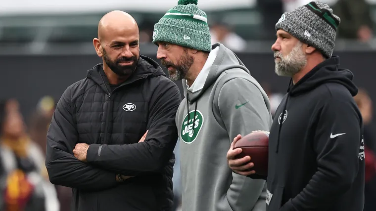 Aaron Rodgers speaks with Robert Saleh