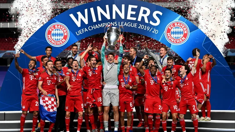 Jogadores do Bayern de Munique comemorando título da Champions League da temporada 2019/20