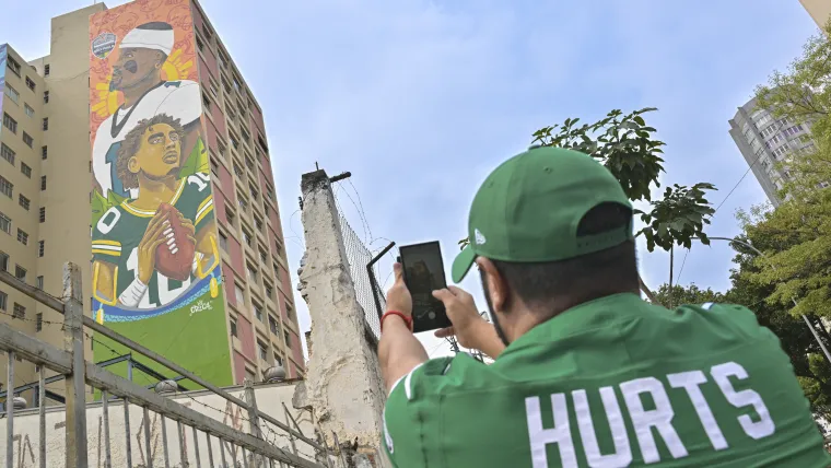 Mural of Philadelphia Eagles quarterback Jalen Hurts and Green Bay Packers quarterback Jordan Love in Sao Paulo, Brazil.