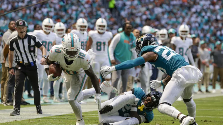 Miami Dolphins wide receiver Tyreek Hill (10) vs. Jacksonville Jaguars 