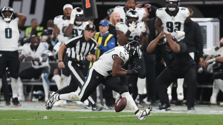 Nakobe Dean #17 of the Philadelphia Eagles drops an interception 