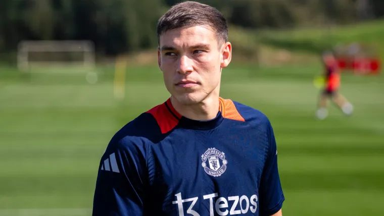 Manuel Ugarte in Manchester United training