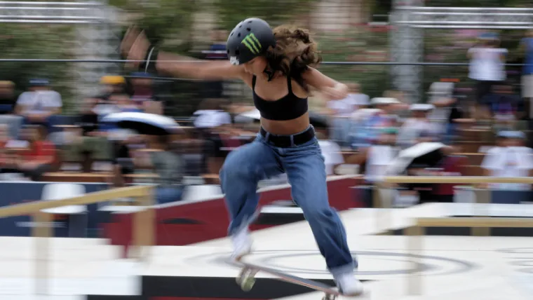 Rayssa Leal durante o mundial de skate de 2024