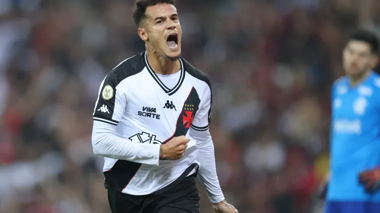 Coutinho comemora primeiro gol no retorno ao Vasco