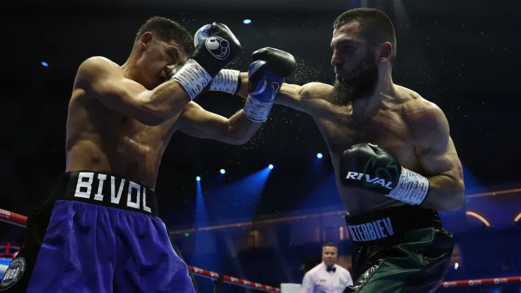 Artur Beterbiev on the attack against Dmitry Bivol