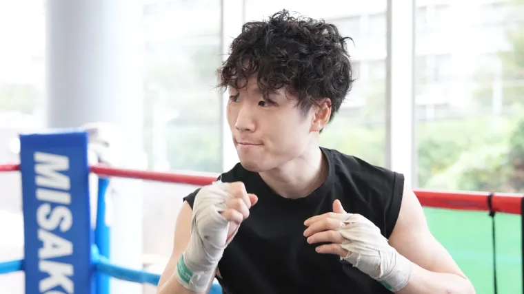 Kenshiro Teraji training for flyweight world title fight