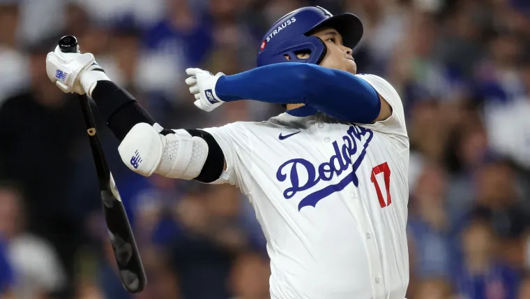 Shohei Ohtani MLB Dodgers 102124 Getty-AFP-Jiji batting 大谷翔平 ドジャース