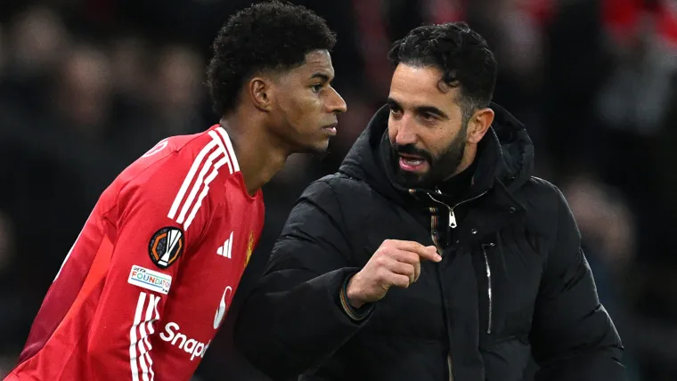 Marcus Rashford receives instructions from Ruben Amorim