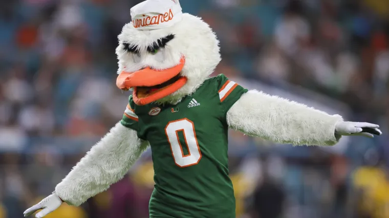 Miami Hurricanes mascot gets cold shoulder from Syracuse reporter during crushing loss image