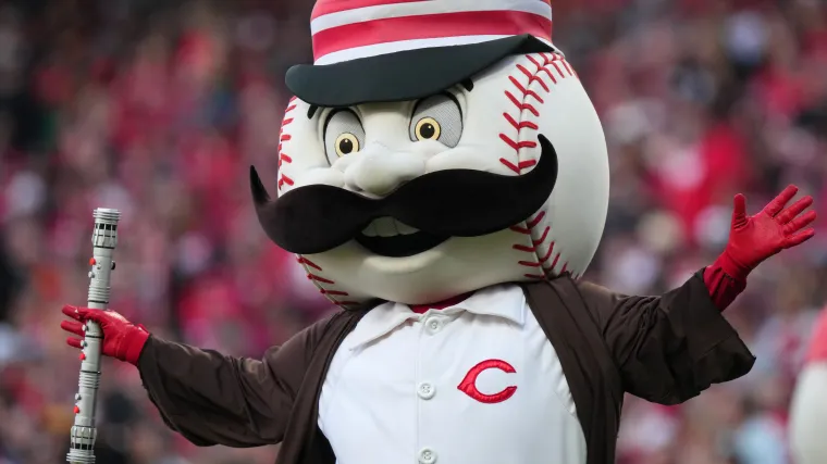 Cincinnati Reds mascot Mr. Redlegs