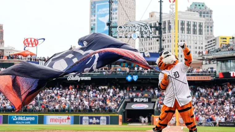 Detroit Tigers mascot Paws 