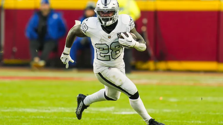 Is Sincere McCormick starting in Week 15? Latest news on Raiders RB pecking order image