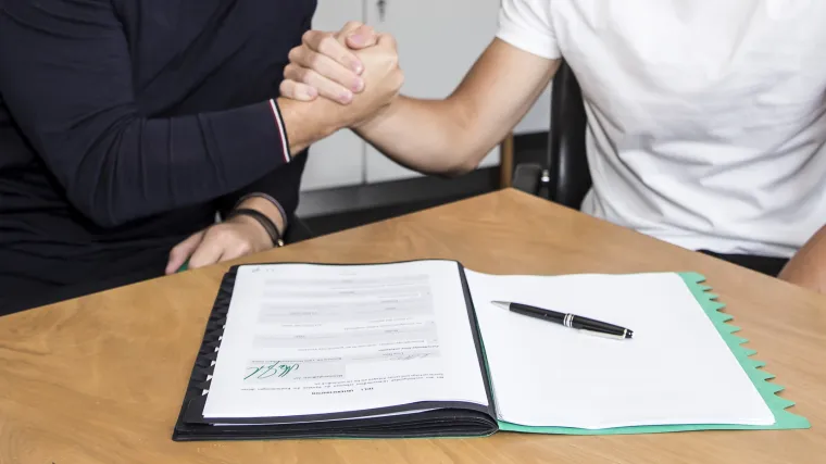 Handshake contract signature