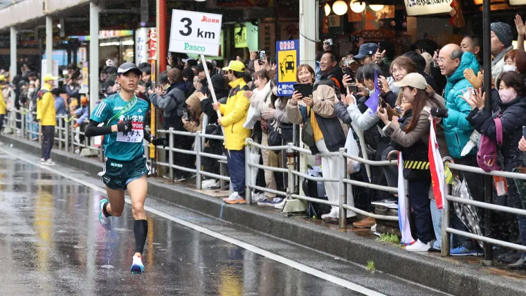 Hakone Ekiden 2024 箱根駅伝2024 010224 箱根湯本駅 青山学院大学 若林宏樹 Jiji