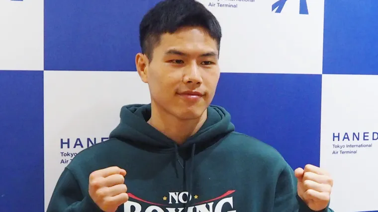 Yee Joon Kim is interviewed at Haneda Airport shortly after arrival in Japan.