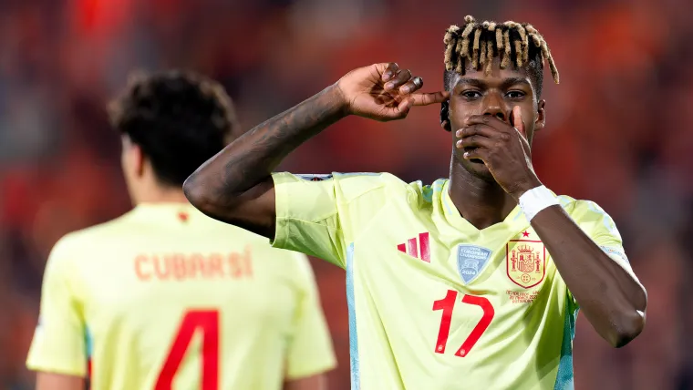 Nico Williams comemorando gol da Espanha contra a Holanda