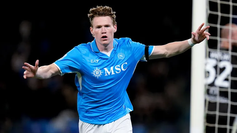 สกอตต์ แม็คโทมิเนย์ กองกลางนาโปลี