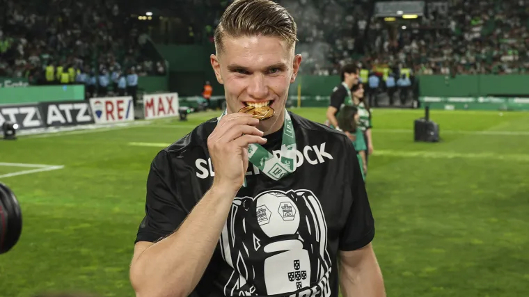 วิคเตอร์ เยอเคเรส ในสีเสื้อของ สปอร์ติ้ง ลิสบอน