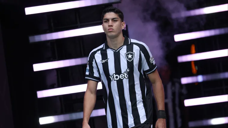 Jair Cunha durante jogo do Botafogo