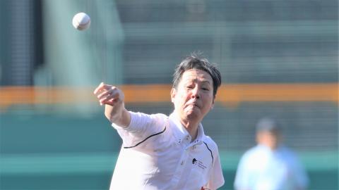 中日とロッテで活躍した中継ぎエース。引退後は横浜の監督に