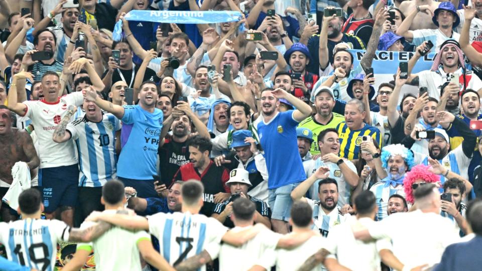 Argentina World Cup fans singing songs